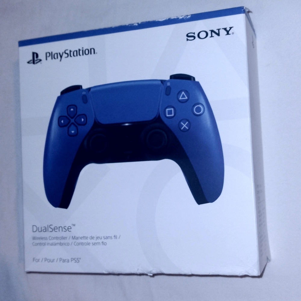 PS5 Dual Sense Wireless Controller Bundle - Picture 5 of 7